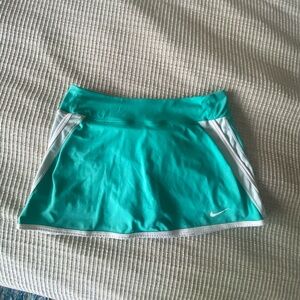 Ladies mint green, golf skirt, great condition, smoke free home , size medium.